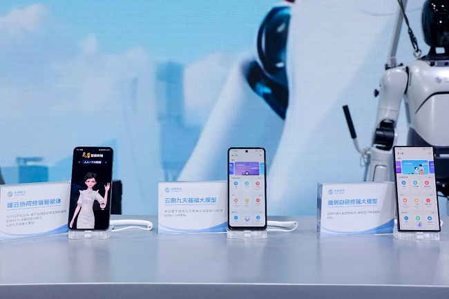 智领AI终端新时代！中国移动终端公司发布搭载灵犀终端智能体的AI终端矩阵